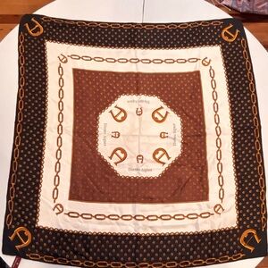 VINTAGE: Etienne Aigner | classic, square silk scarf